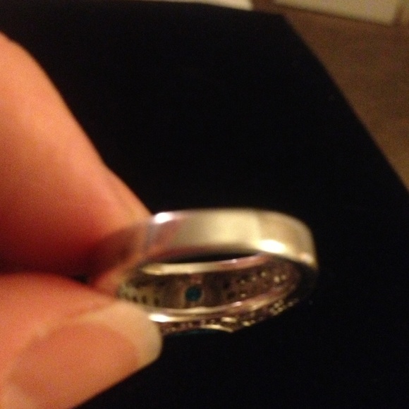 COPY - #60. A beautiful ring w/ aqua marine look - Picture 3 of 3